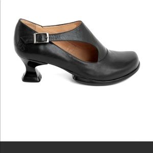 Black John Fluevog mary jane size 6